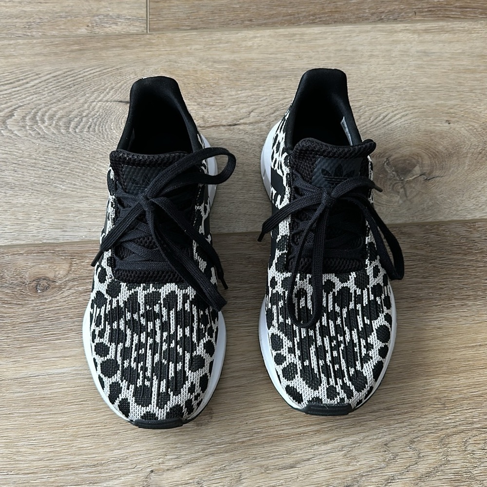 Adidas Swift Run Shoes - Picture 6 of 8